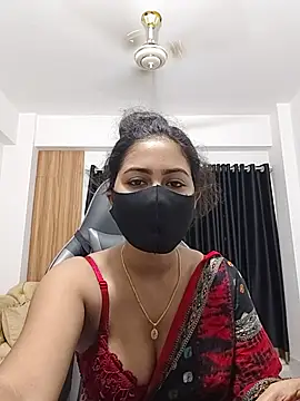 MiaKhalifa– Nudes and Live Cam