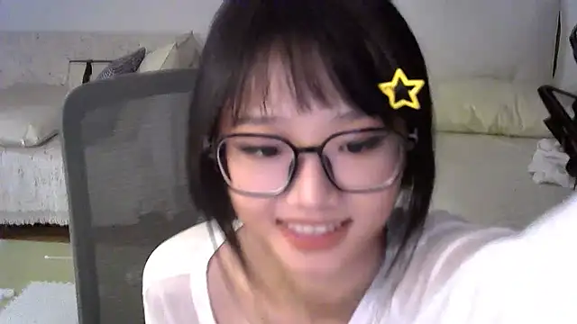 voikik Nudes and Live Cam