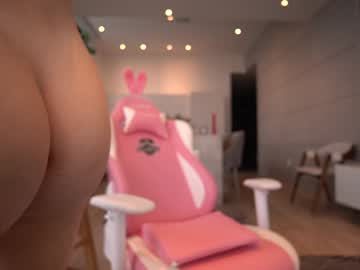 Bailey Nudes and Live Cam
