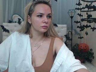 julyboomb Nudes and Live Cam