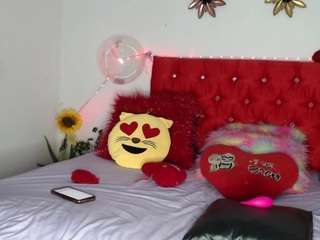 reina-mature Nudes and Live Cam