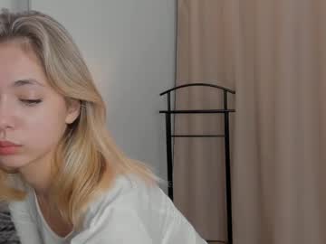 Dakota Nudes and Live Cam