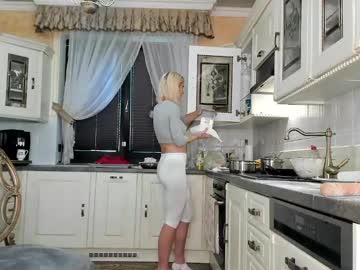 Interested in a collaboration only female tunderose1@gmail.com Nudes and Live Cam