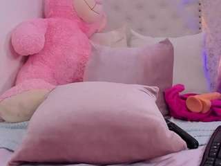 isi-cute Nudes and Live Cam