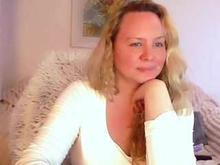 laurasky Nudes and Live Cam