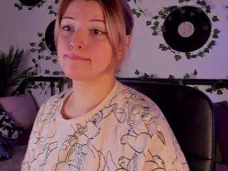 natalieekland Nudes and Live Cam