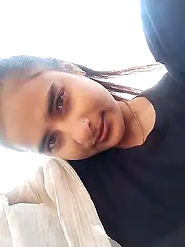 Poonam_Baby Nudes and Live Cam