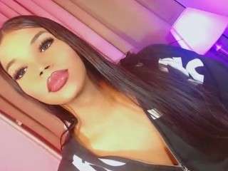 yoiku Nudes and Live Cam