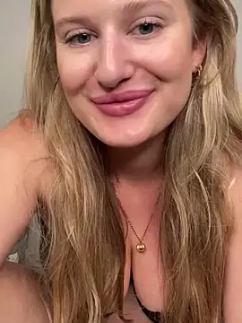 Busty-Ellie Nudes and Live Cam