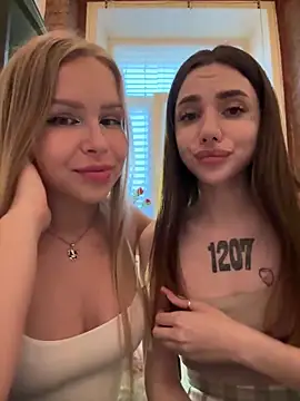 Liza_risky Nudes and Live Cam