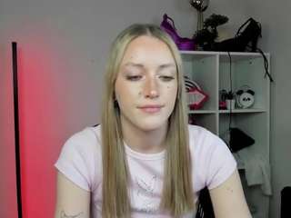 evelynblond Nudes and Live Cam