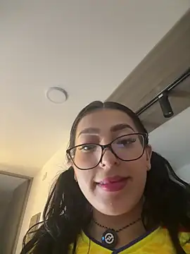 _QaraH Nudes and Live Cam
