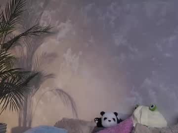 Mia Nudes and Live Cam