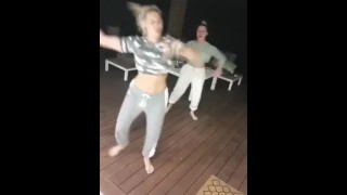SHE FLASHES HER TITS ON TIKTOK