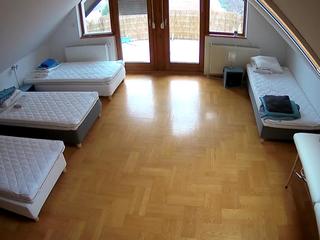 voyeurcam-julmodels-whitebed-1 on cam for live i sexy video chat