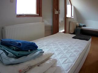voyeurcam-julmodels-whitebed-5 on cam for live i sexy video chat