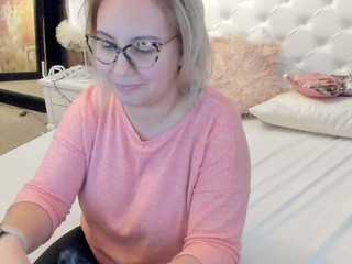 korinna on cam for live i sexy video chat