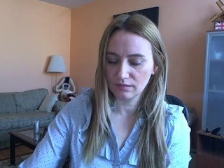 AnissaReyah on cam for live sex chat