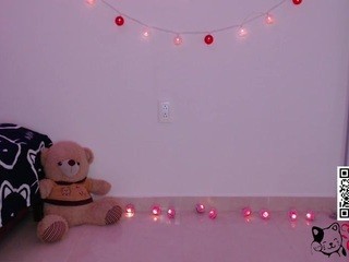 Isabela on cam for live sex chat