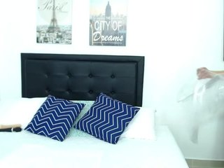 KELLY JONESS on cam for live sex chat