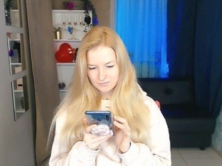 lalypeach on cam for live sex chat
