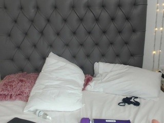 laura-love18 on cam for live sex chat