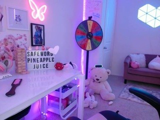 LEXI LEE on cam for live sex chat