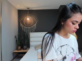 Lila Dior on cam for live sex chat