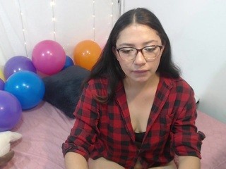 Lucia Sweety on cam for live sex chat