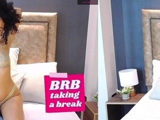 miahansen on cam for live sex chat