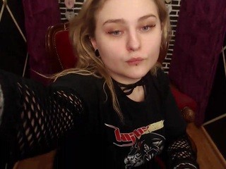 crystalweiss on cam for live sex chat