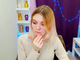 Cutie Bonnie nude on cam – live sex chat