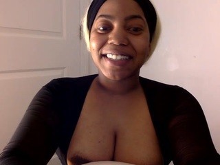 Queenburgs nude on cam – live sex chat