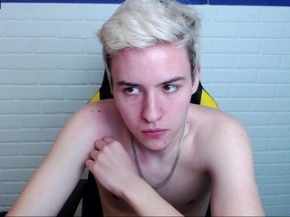 Rayan Mills nude on cam – live sex chat