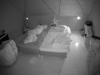 Voyeurcam-julmodels-bed-4 nude on cam – live sex chat