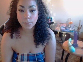 Maxie nude on cam – live sex chat