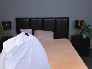 Laurika-Gandi nude on cam – live sex chat