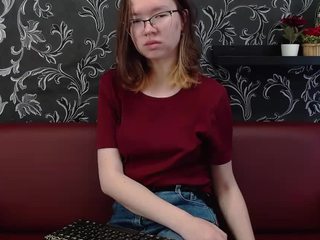 EmilyLissy nude on cam – live sex chat