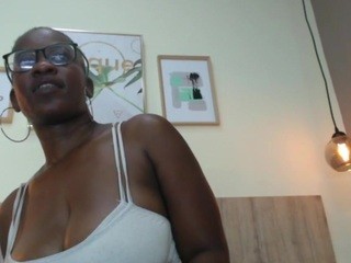 Lindaparrker nude on cam – live sex chat