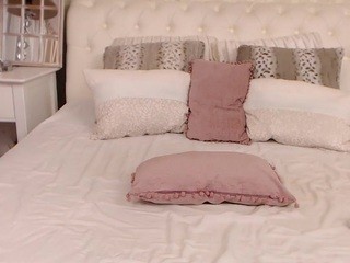 Sofia Lloyd nude on cam – live sex chat