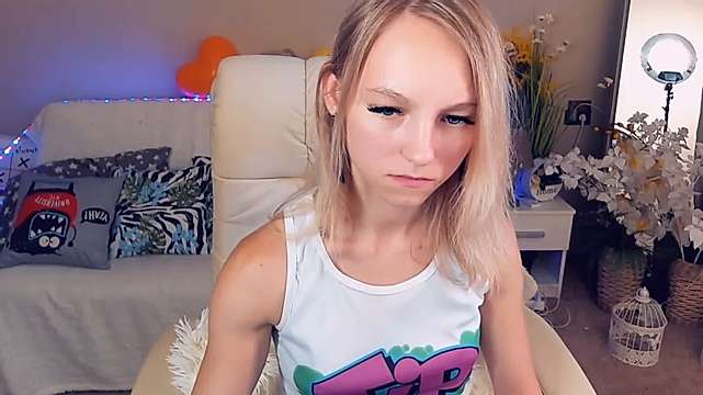 Alexa_Shyyy naked stripping on cam for live sex video chat