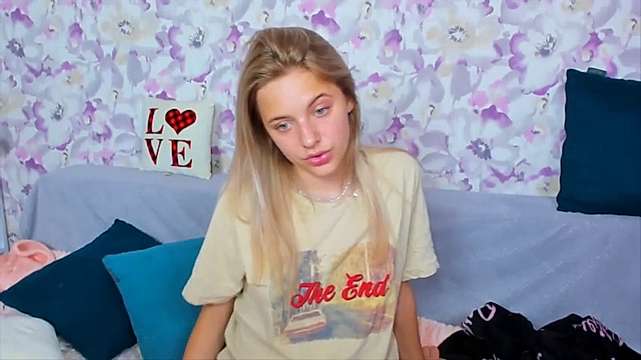 AlissonWow naked stripping on cam for live sex video chat
