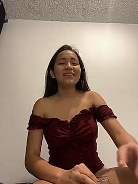 Allison_Honet naked stripping on cam for live sex video chat