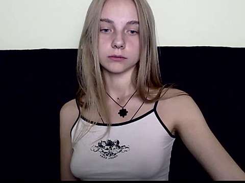 ariel_nues naked stripping on cam for live sex video chat