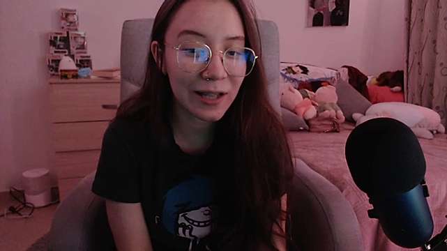 ArlinCrow naked stripping on cam for live sex video chat