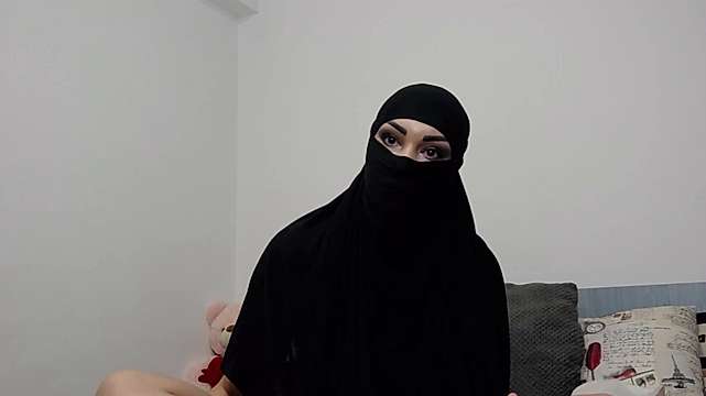 CoxElysha naked stripping on cam for live sex video chat