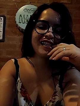 Danni_Q naked stripping on cam for live sex video chat