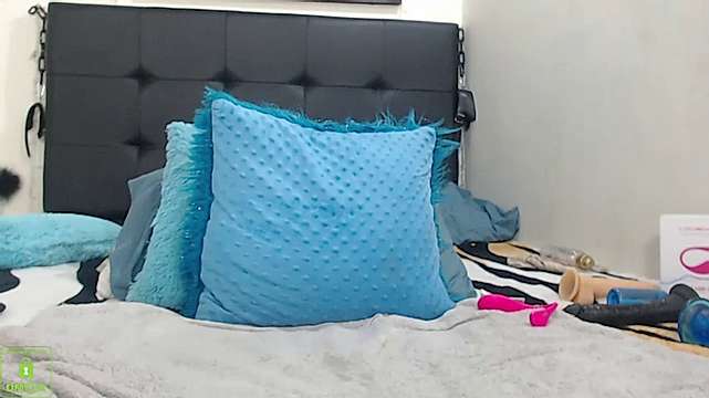 Darly_ass naked stripping on cam for live sex video chat