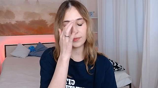 Eve_Owen naked stripping on cam for live sex video chat