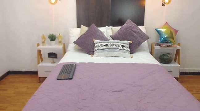 Evelyn_Harmond1 naked stripping on cam for live sex video chat